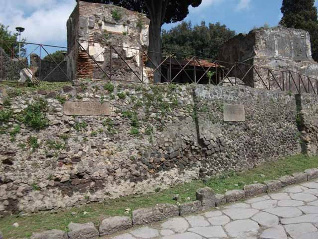 Via dei Sepolcri, east side, May 2010. Looking south from HGE42 Sepolcro di famiglia Arria.