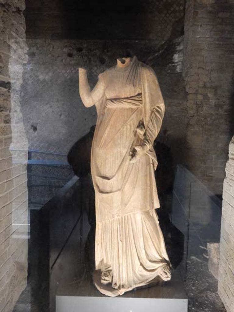Santuario extraurbano del Fondo Iozzino. May 2018. Female statue possibly of Ceres/Demeter.
Photo courtesy of Buzz Ferebee.