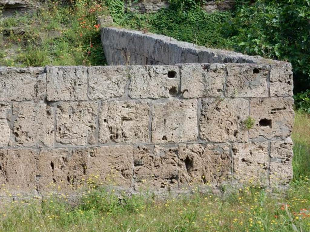 Santuario extraurbano del Fondo Iozzino. May 2018. Sarno limestone outer wall, detail of south-east corner.
This was found in a state of collapse in 1960 and rebuilt before the excavations began. Photo courtesy of Buzz Ferebee.