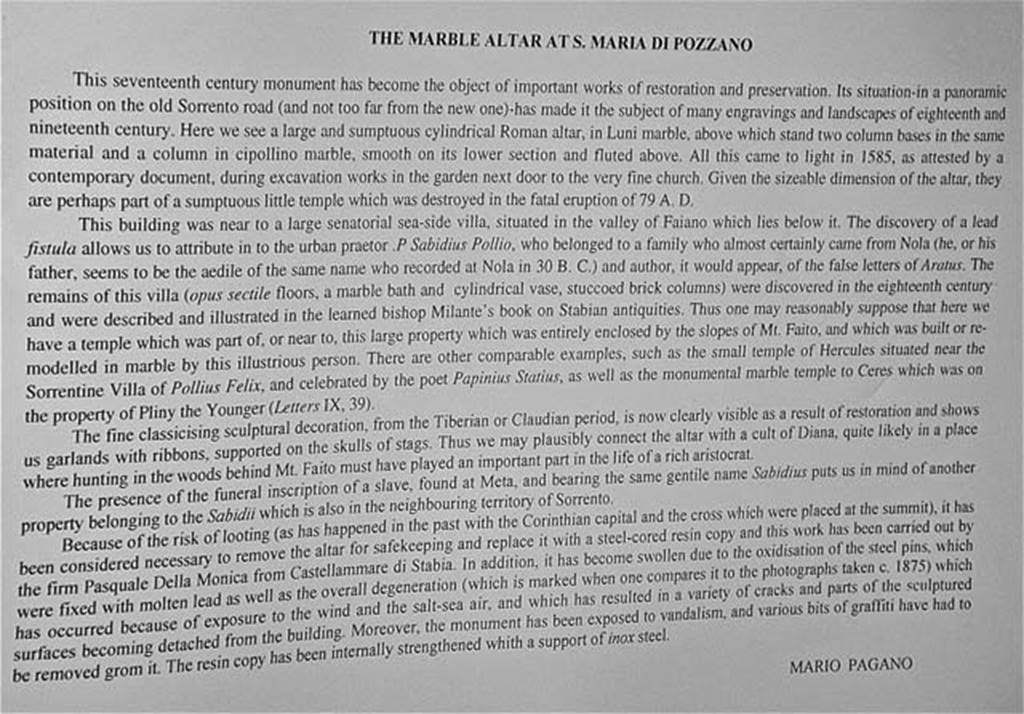 Stabiae Temple of Diana. April 2005. Description card in the Villa San Marco by Mario Pagano, about the decorated marble altar.
It was found in 1585 during excavation works in the garden next to the church of S. Maria di Pozzano.
It may have been part of a small temple, probably to Diana, which was destroyed by the eruption of 79AD.
Photo courtesy of Michael Binns.