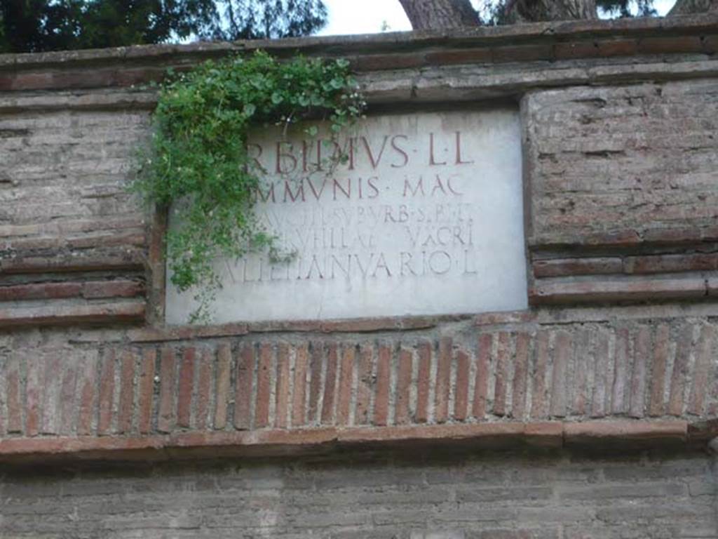 Pompeii Porta Nocera Tomb 15ES. May 2011. Marble plaque with Latin inscription.
Photo courtesy of Buzz Ferebee.