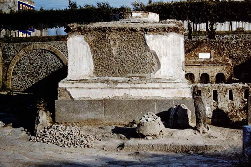 Pompeii Porta Nocera Tomb 1OS. 1959. Looking south to square tomb at the front with 3OS the round tomb at the rear. Photo by Stanley A. Jashemski.
Source: The Wilhelmina and Stanley A. Jashemski archive in the University of Maryland Library, Special Collections (See collection page) and made available under the Creative Commons Attribution-Non Commercial License v.4. See Licence and use details.
J59f0362