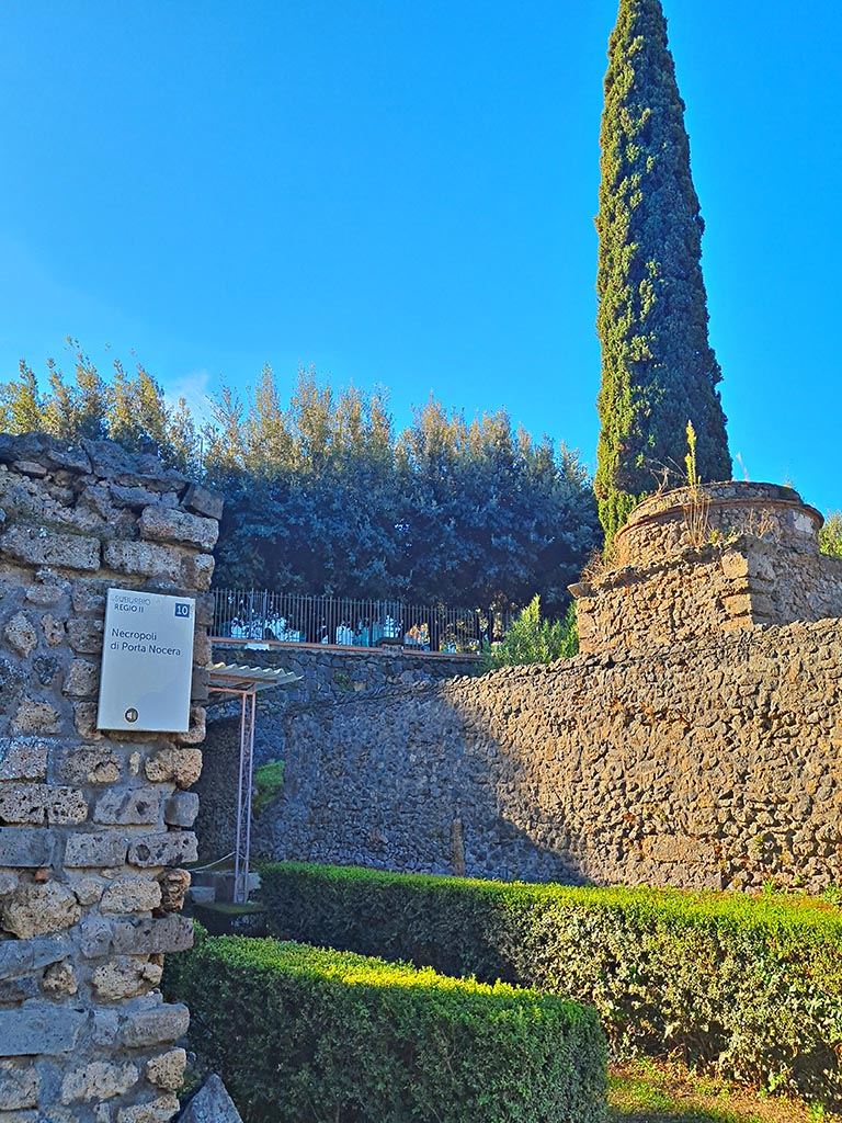 Pompeii Porta Nocera. October 2024.
Tomb 3OS, on right, looking west from Via delle Tombe. Photo courtesy of Giuseppe Ciaramella.