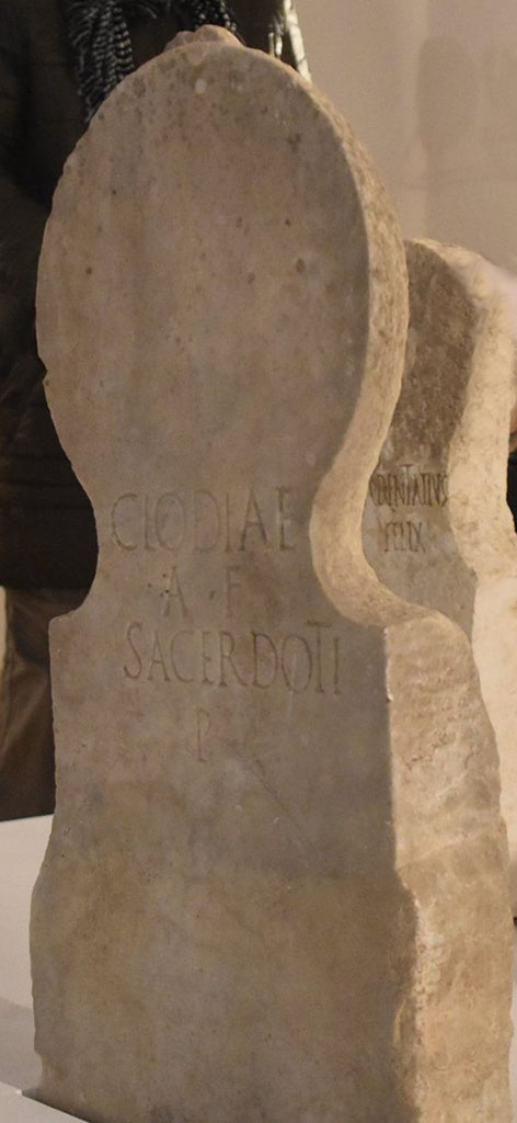 Pompeii Porta Nocera. Tomb 5OS. 2017. Cippus of Clodia Auli Filiae Sacerdoti Publicae.
Marble cippus with inscription of
CLODIAE
A(uli) F(iliae)
SACERDOTI
P(ublicae).