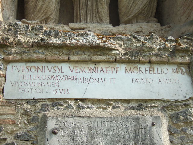 Pompeii Porta Nocera Tomb 23OS. May 2010.
Marble plaque with latin inscriptions.
P(ublius)  VESONIVS  G(aiae)  L(ibertus)
PHILEROS  AVGVSTALIS
VIVOS  MONVMENT(um)
FECIT  SIBI  ET  SVIS

VESONIAE  P(ubli)  F(iliae)
PATRONAE  ET

M(arco)  ORFELLIO  M(arci)  L(iberto)
FAVSTO  AMICO.
