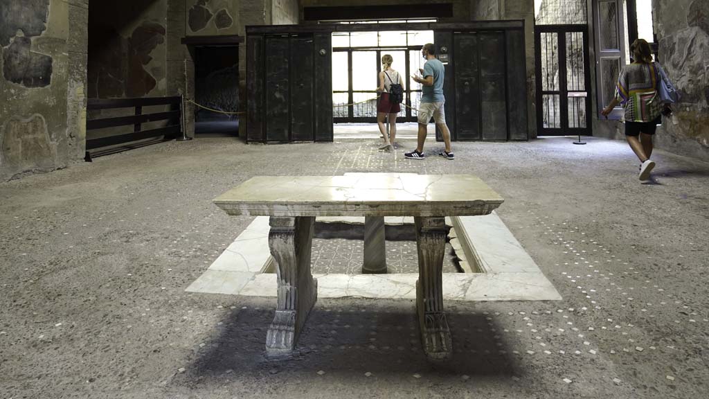 III.11 Herculaneum. August 2021. Room 6, looking west across atrium. Photo courtesy of Robert Hanson.