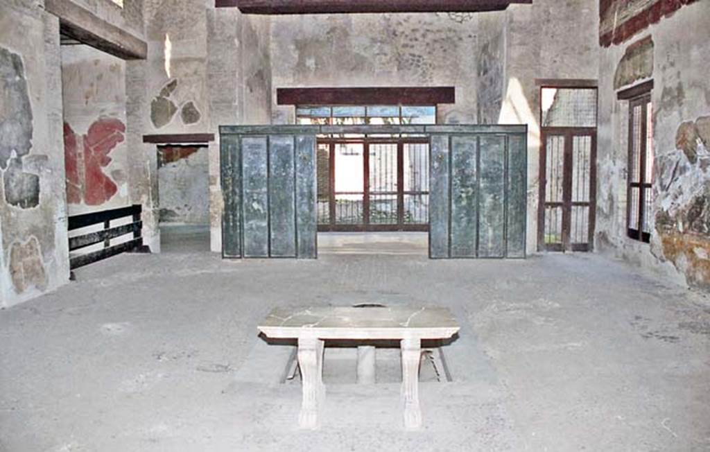 III.11 Herculaneum. October 2001. Room 6, looking west across atrium. Photo courtesy of Peter Woods.
