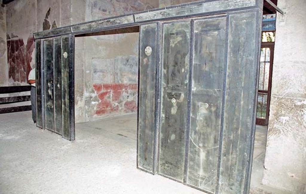 III.11, Herculaneum. October 2001. Room 6, wooden screen in atrium. Photo courtesy of Peter Woods.