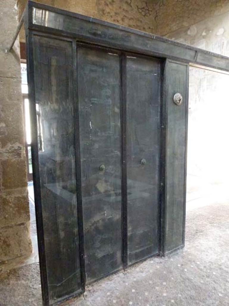 III.11 Herculaneum. October 2012. Room 6, looking from atrium towards wooden screen/partition at south end of tablinum.  Photo courtesy of Michael Binns.
