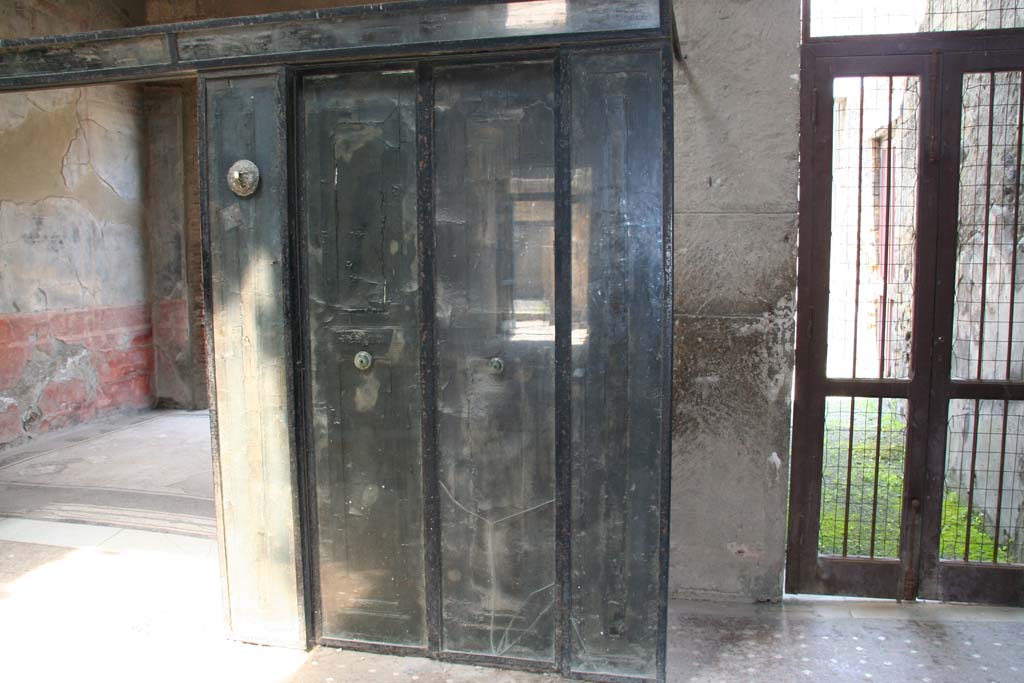 III.11 Herculaneum. April 2011.  
Room 6, looking from atrium towards wooden screen/partition at north end of tablinum, and doorway to corridor 10, on right. 
Photo courtesy of Klaus Heese.
