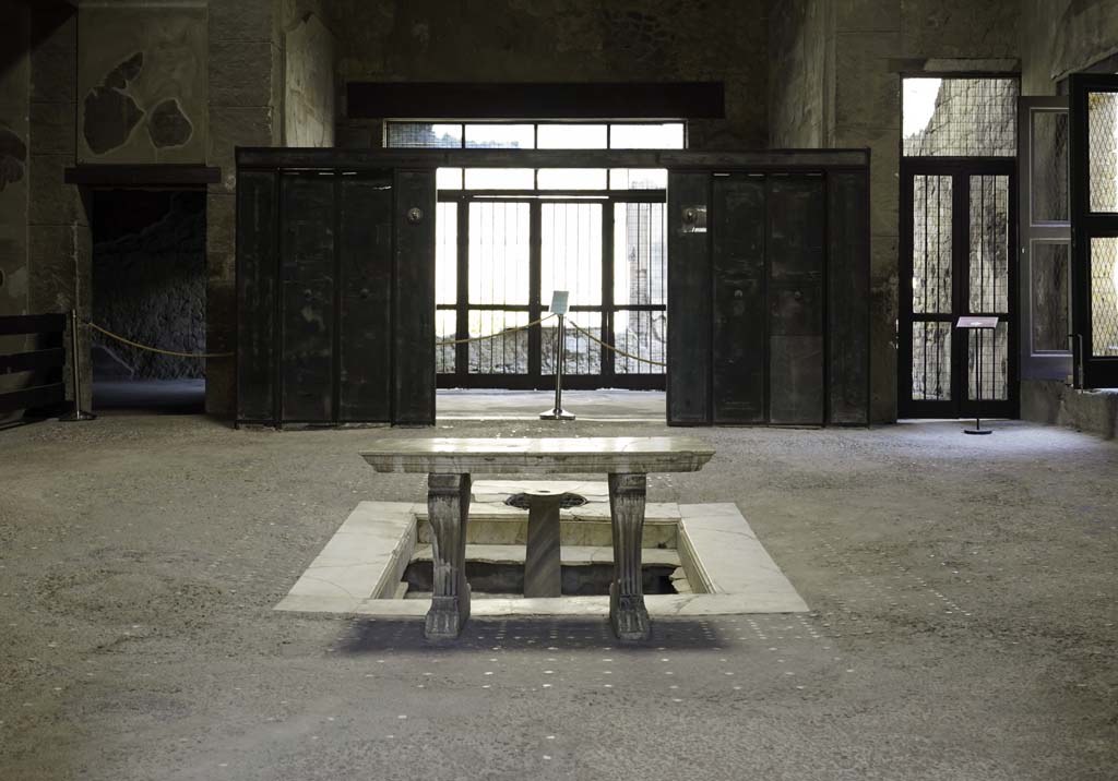 III.11 Herculaneum. August 2021. Room 6, looking towards west side of atrium and tablinum. Photo courtesy of Robert Hanson.