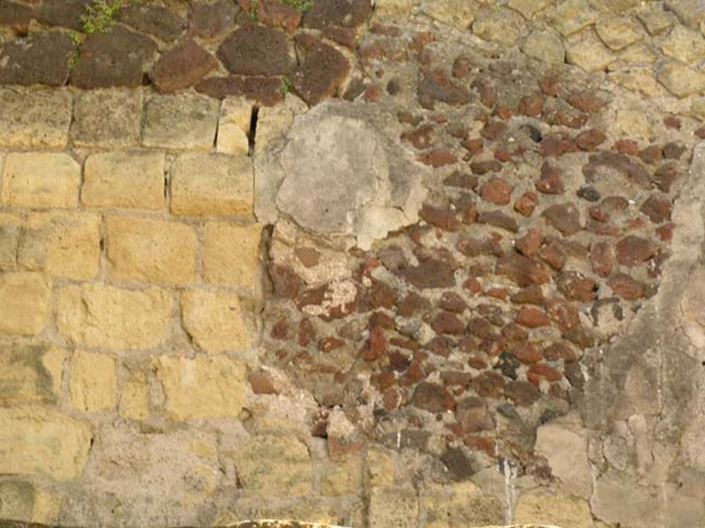 III.11 Herculaneum. May 2005. Detail of upper south wall above doorway from room 8.
Photo courtesy of Nicolas Monteix.
