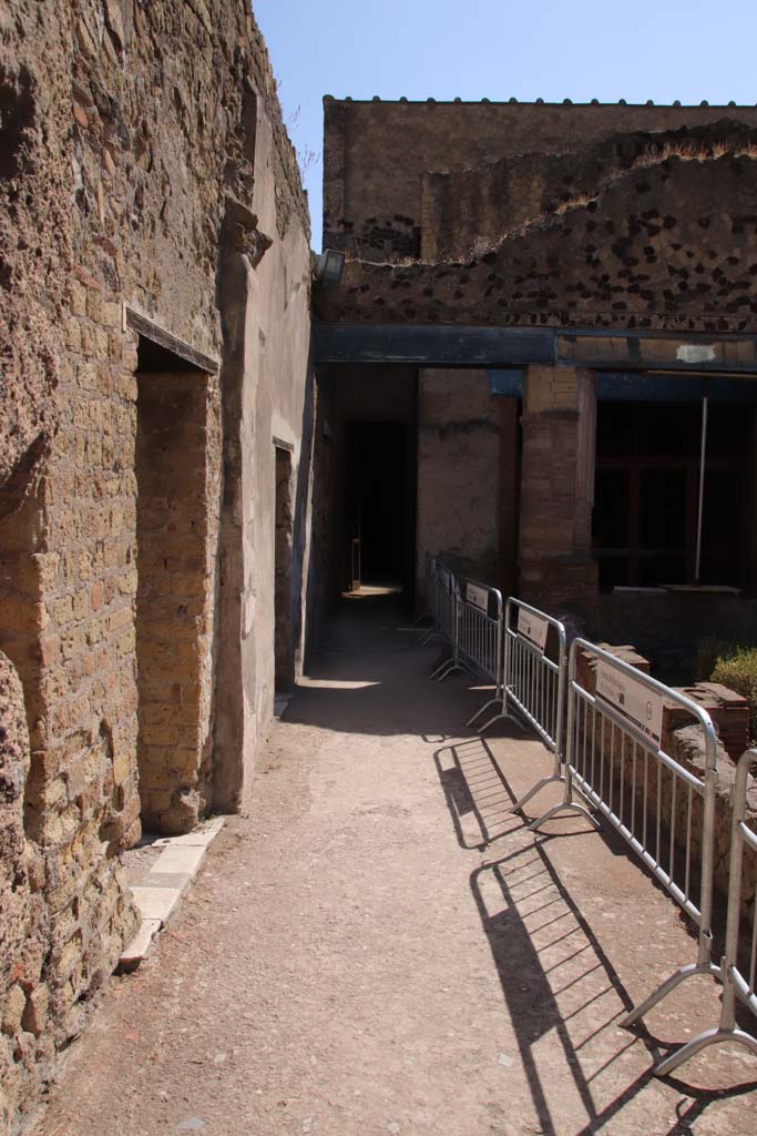 III.11 Herculaneum. September 2019. Looking east along north portico towards doorway to corridor 10, into atrium.  
Photo courtesy of Klaus Heese.
