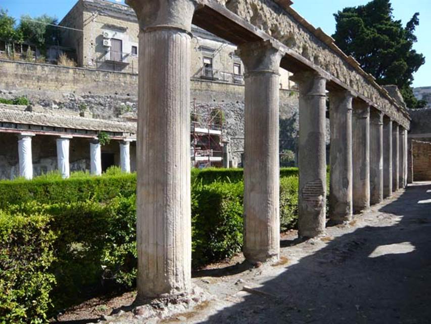 Herculaneum in pictures: ercolano insulas, theatre, Villa dei Papiri ...