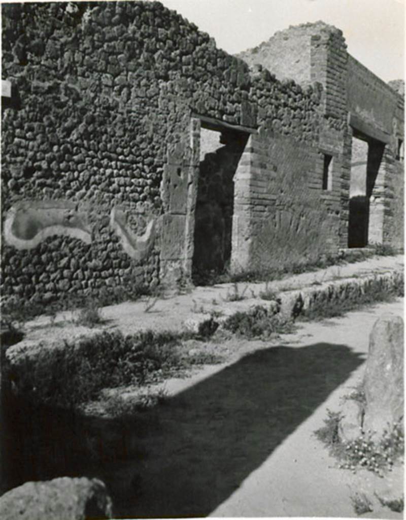 I.3.29 Pompeii. 1935 photograph taken by Tatiana Warscher. Looking north towards entrance doorways to I.3.29, on left, and I.3.28, on right.  The site of the street shrine can be seen on the left exterior wall.
See Warscher, T, 1935: Codex Topographicus Pompejanus, Regio I, 3: (no.77), Rome, DAIR, whose copyright it remains.  
