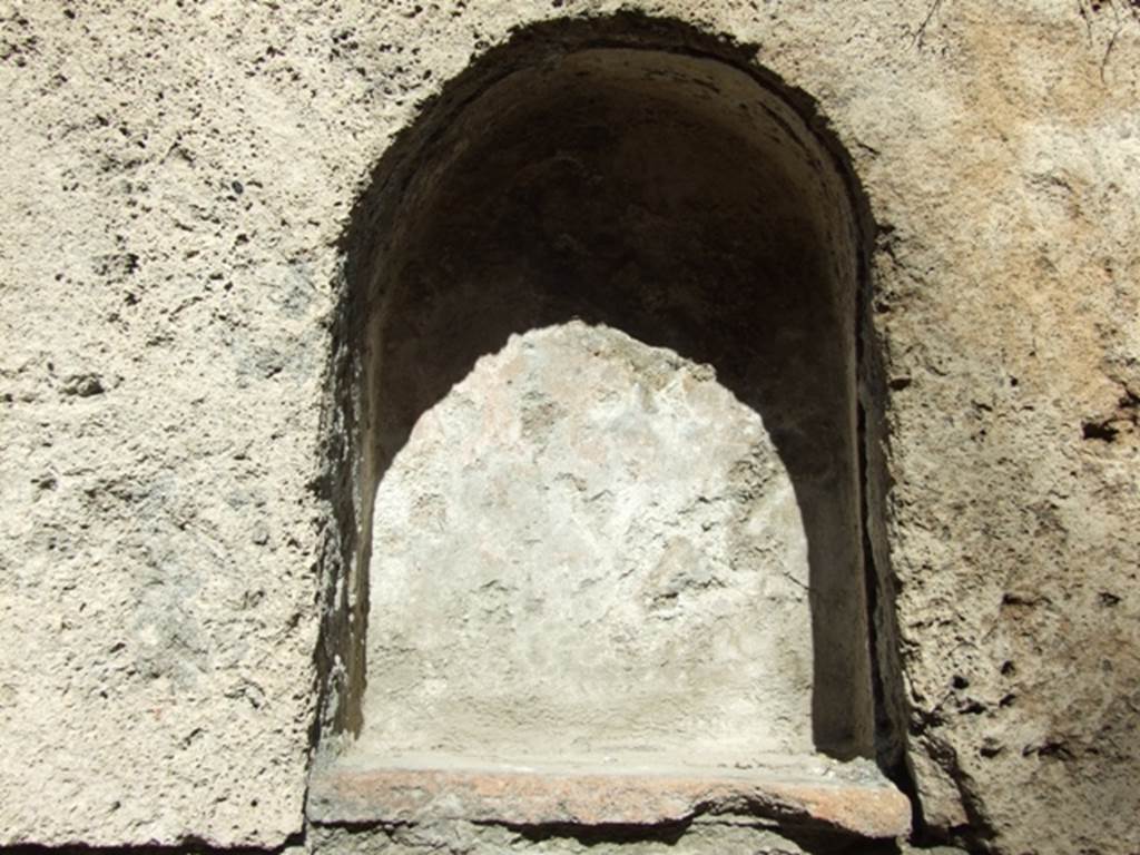 Pompeii. Porta di Stabia or Stabian Gate. March 2009. Upper niche in east wall.  Fiorelli stated that the niche had a covered inner of stucco, it had at the bottom graffiti in large letters PATRVA, name of Minerva, whose image without doubt was placed here for protection of the Gate. See Pappalardo, U., 2001. La Descrizione di Pompei per Giuseppe Fiorelli (1875). Napoli: Massa Editore. (p.32).