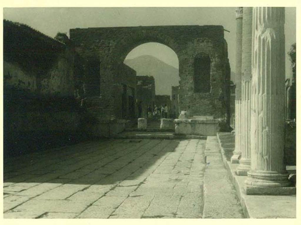 Arch at north-east end of the Forum. 1940. Looking north along the east side of the Forum to the arch. Photo courtesy of Rick Bauer.

