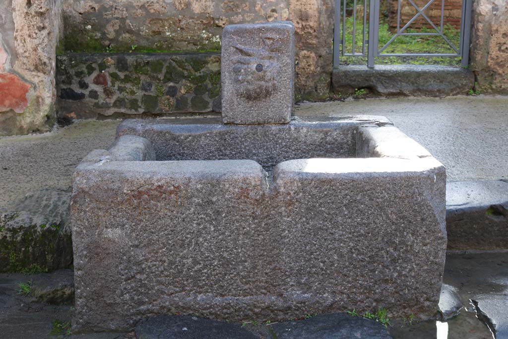 Fountain outside I.12.2 on Via dell’Abbondanza. December 2018. Photo courtesy of Aude Durand.