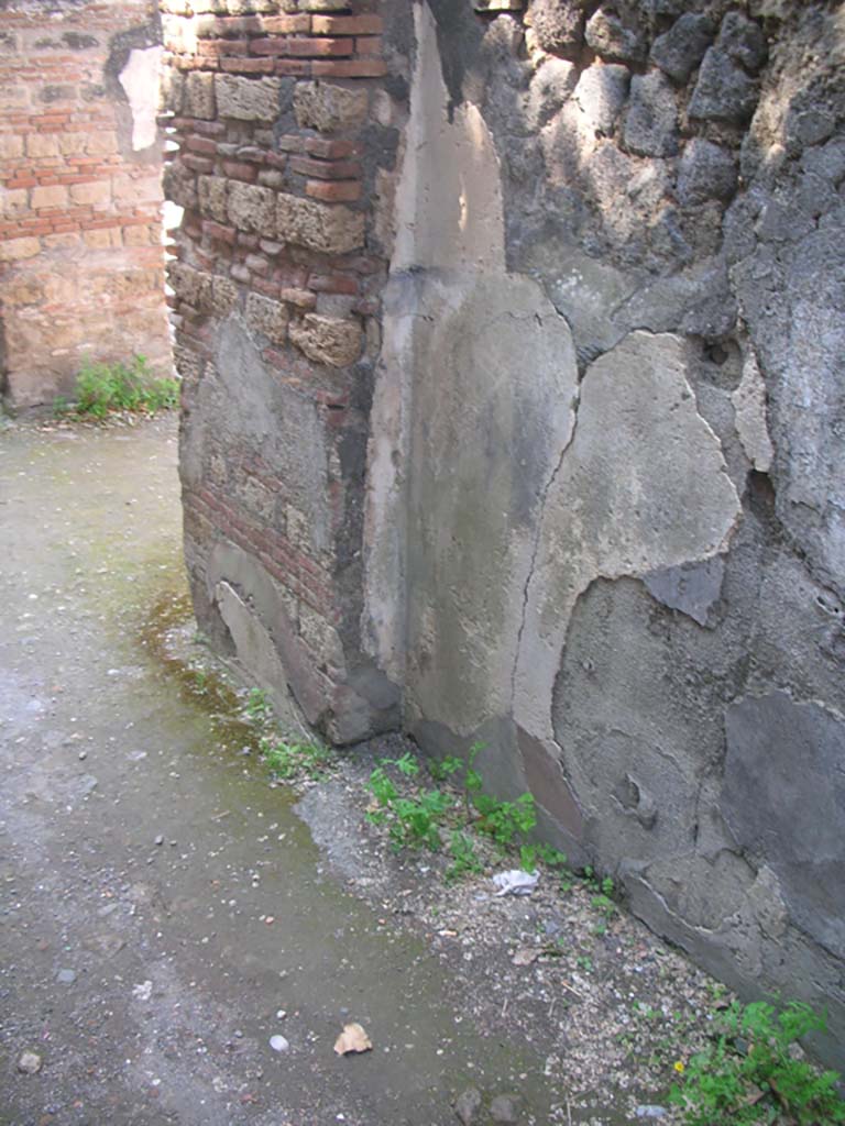 Porta Ercolano or Herculaneum Gate, Pompeii. May 2010. 
Detail from east wall of west side of gate from south end. Photo courtesy of Ivo van der Graaff.

