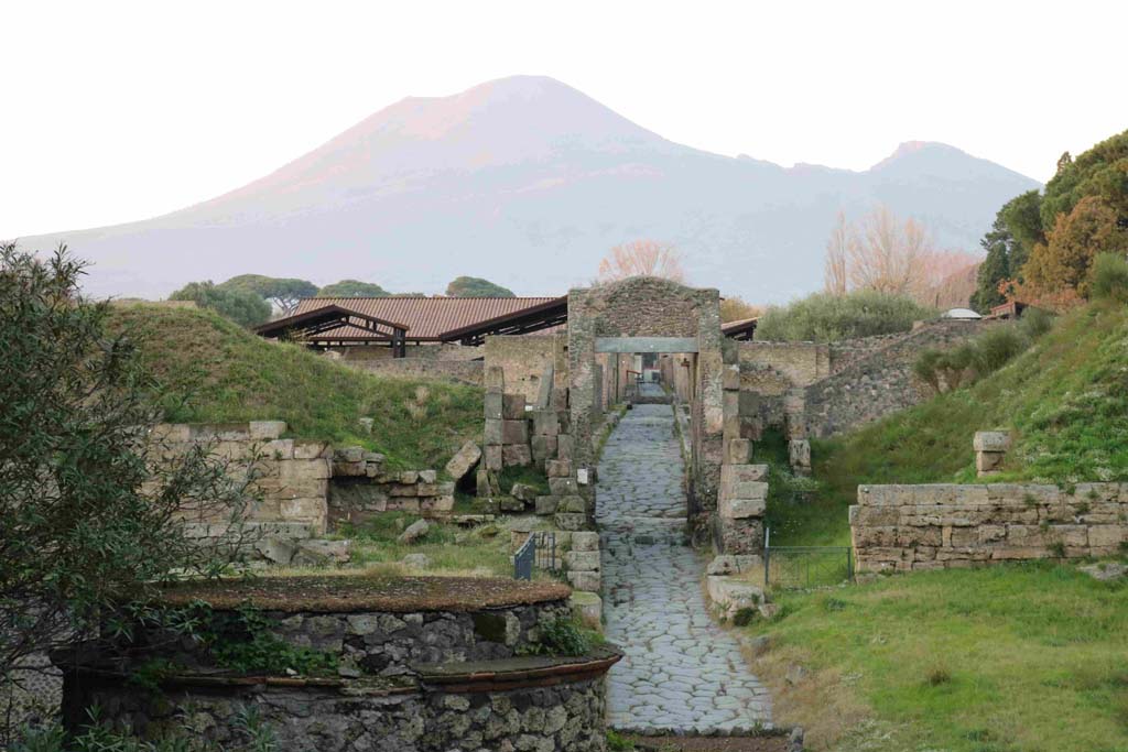 Pompeii Porta di Nocera. December 2018. Looking north through gate to Via di Nocera. Photo courtesy of Aude Durand.