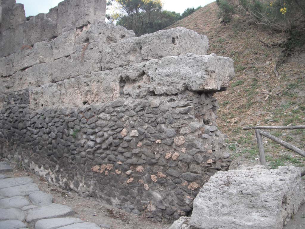 Porta di Nocera or Nuceria Gate, Pompeii. May 2011. Wall on east side of gate. Photo courtesy of Ivo van der Graaff.