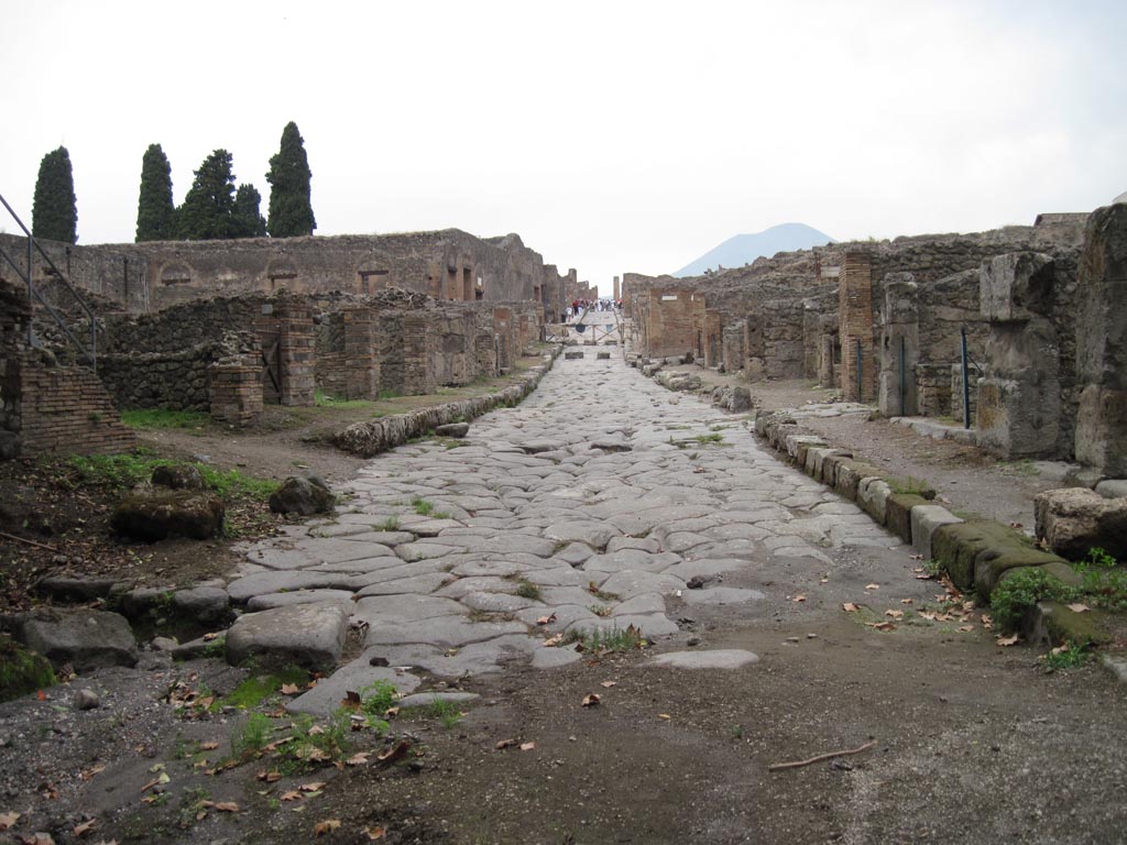 Pompeii Stabian Gate. September 2010. Looking north onto Via Stabiana. Photo courtesy of Drew Baker.