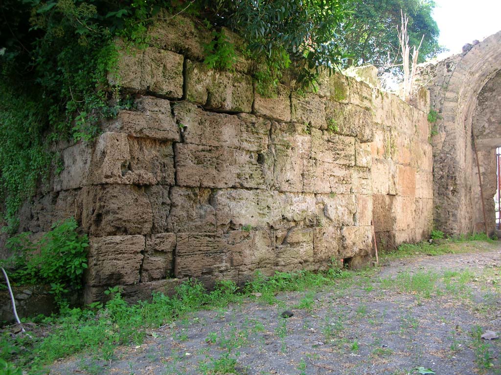 Porta Stabia, Pompeii. May 2010. Looking north along west wall of gate. Photo courtesy of Ivo van der Graaff.


