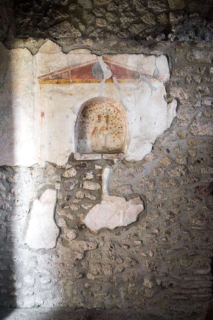 IX.14.4 Pompeii. July 2024. 
Painted niche lararium on south wall of kitchen. Photo courtesy of Johannes Eber.
