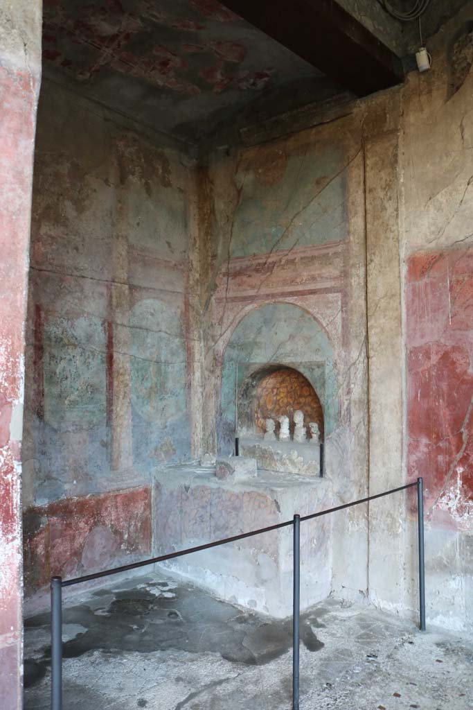 I.10.4 Pompeii. December 2018. Area 25, south-west corner of peristyle. 
Exedra with built in altar and apsed niche. Photo courtesy of Aude Durand.

