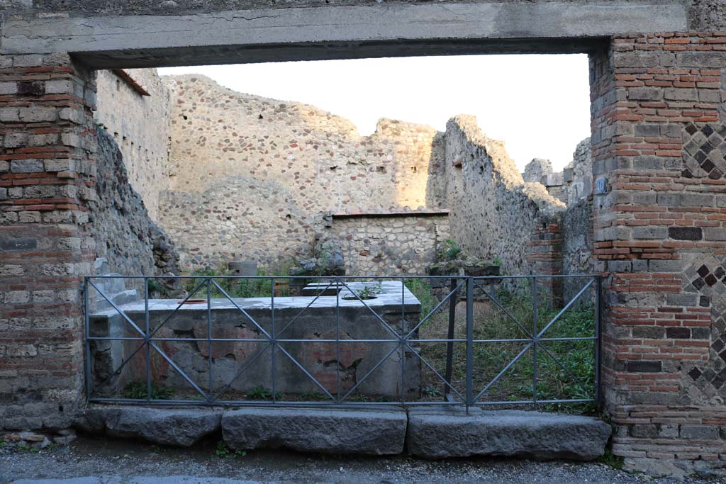 VI.16.40 Pompeii. December 2018. Looking east towards entrance doorway and corridor E, on right. Photo courtesy of Aude Durand.