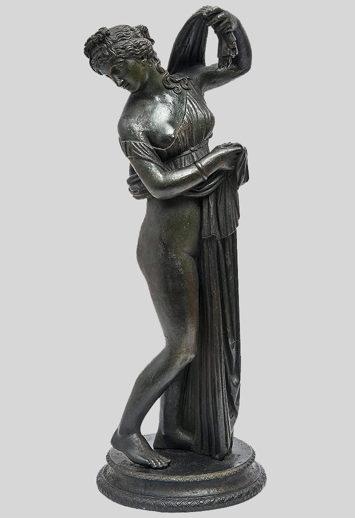 Bronze copy of Venus Callipyge for the Grand Tour and tourists by Giorgio Sommer c.1900.
This particular cast bronze is signed Sommer Napoli on the plinth.
