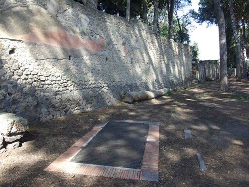 Via di Castricio outside II.2.5.  The wall of II.2.5 is on the left and the Palaestra is off the picture on the right.