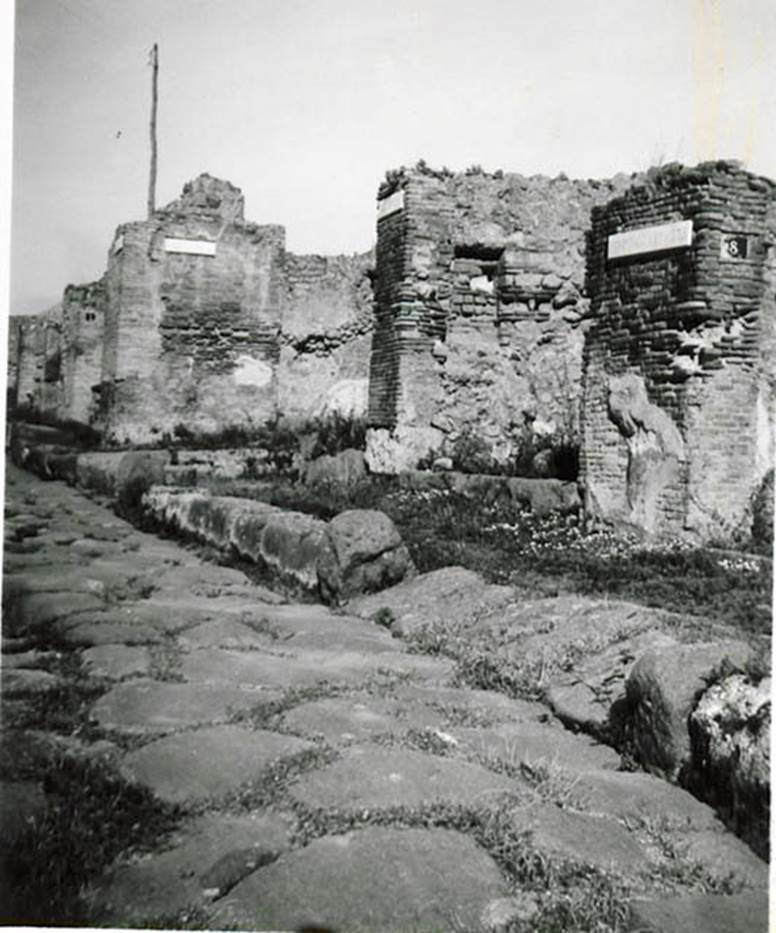 I.1.8 Pompeii. 1935 photo taken by Tatiana Warscher.
Looking north along Via Stabiana towards junction, centre left, with Vicolo del Conciapelle described as Via Tertia, from outside the ramp of I.1.8.
See Warscher T., 1935. Codex Topographicus Pompeianus: Regio I.2. (no.66), Rome: DAIR, whose copyright it remains.

