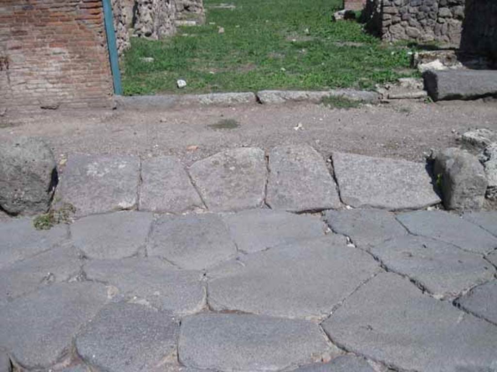 I.1.8 Pompeii. September 2010. Detail of sloping pavement onto Via Stabiana, looking east. Photo courtesy of Drew Baker.

