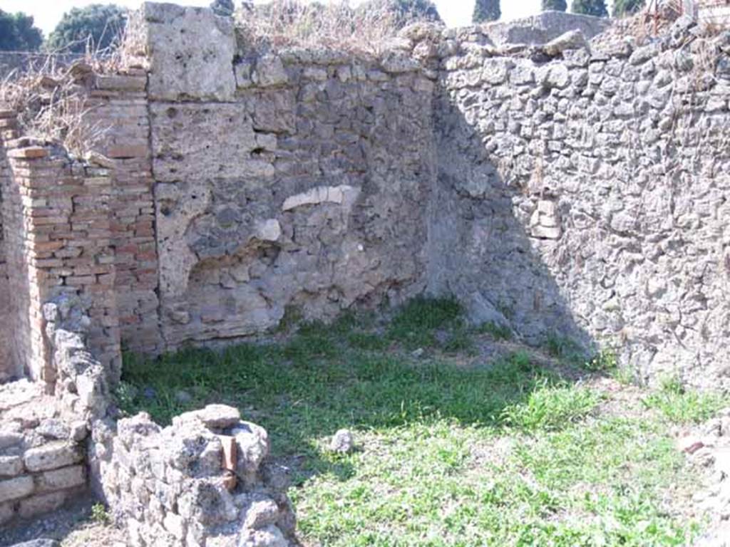 I.1.8 Pompeii. September 2010. North-west corner of dormitory on north side of yard. Looking west.  Photo courtesy of Drew Baker.
