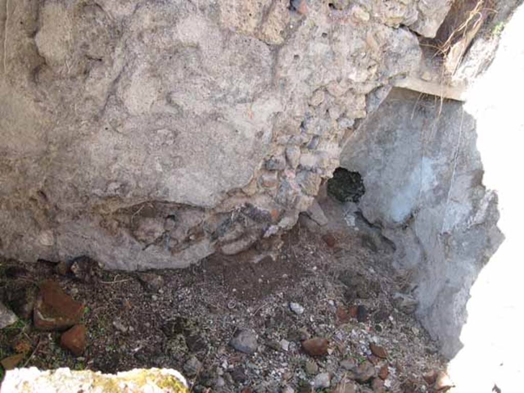 1.2.6 Pompeii. September 2010. North-east corner of second small room, showing detail of feature (latrine?). Photo courtesy of Drew Baker.
