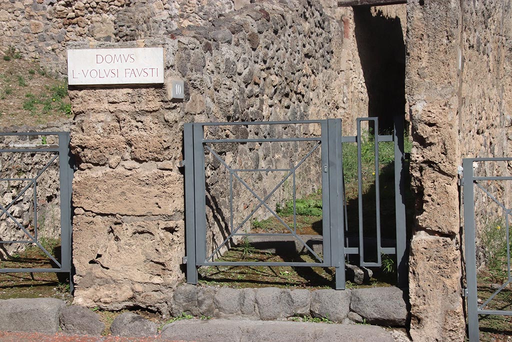 I.2.10 Pompeii. October 2024. Looking east towards entrance doorway. Photo courtesy of Klaus Heese.