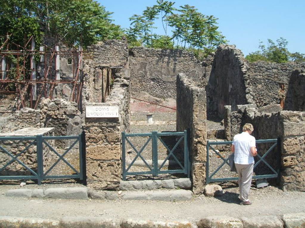 I.2.11, Pompeii, on left. May 2005. Looking east on Via Stabiana. I.2.10, entrance in centre. I.2.9, on right.
