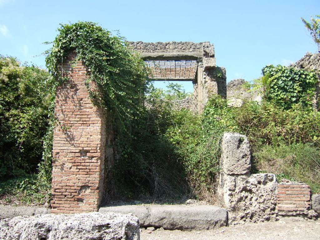 I.2.28 Pompeii.  September 2005.  Entrance.   