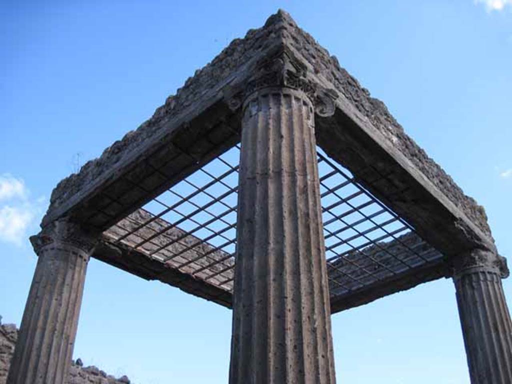 I.2.28 Pompeii. December 2006. Impluvium in Tetrastyle Atrium.