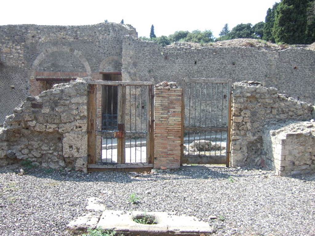 I.3.3 Pompeii. May 2005. Looking out onto Via Stabiana from inside the atrium. The doorway on the left leads into the entrance corridor, the doorway on the right connected to the shop at I.3.4.
