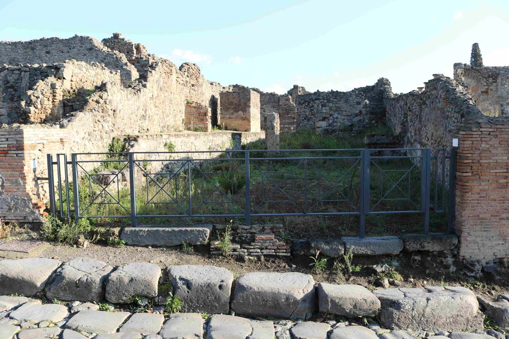 I.3.9 on right, Pompeii. December 2018. 
Two linked doorways on east side of Via Stabiana. I.3.10, is on the left. Photo courtesy of Aude Durand.
