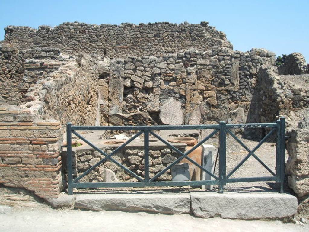 I.3.11 Pompeii.  May 2005.  Entrance.