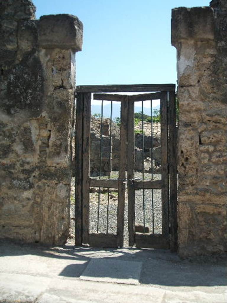 I.3.23 Pompeii. May 2005. Entrance doorway.