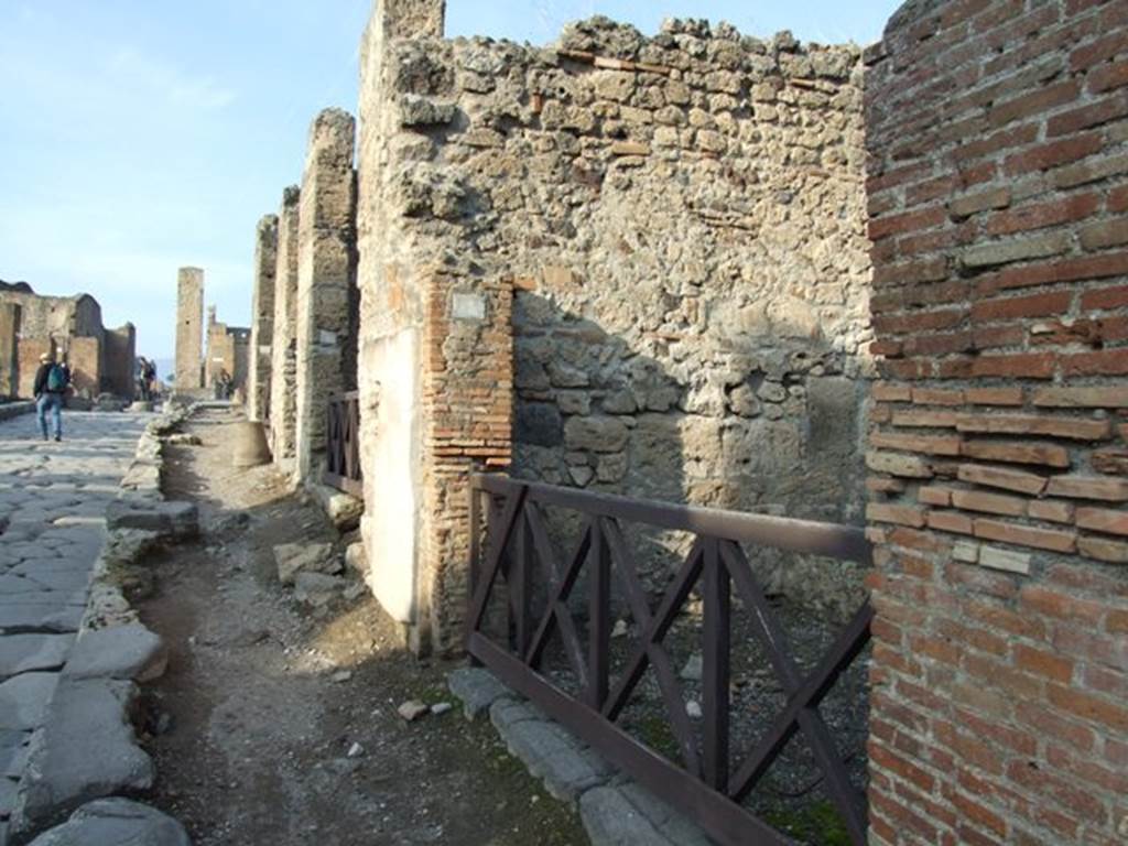 I.4.7 Pompeii. December 2018. North wall of west room with fullonica stalls. Photo courtesy of Aude Durand.

