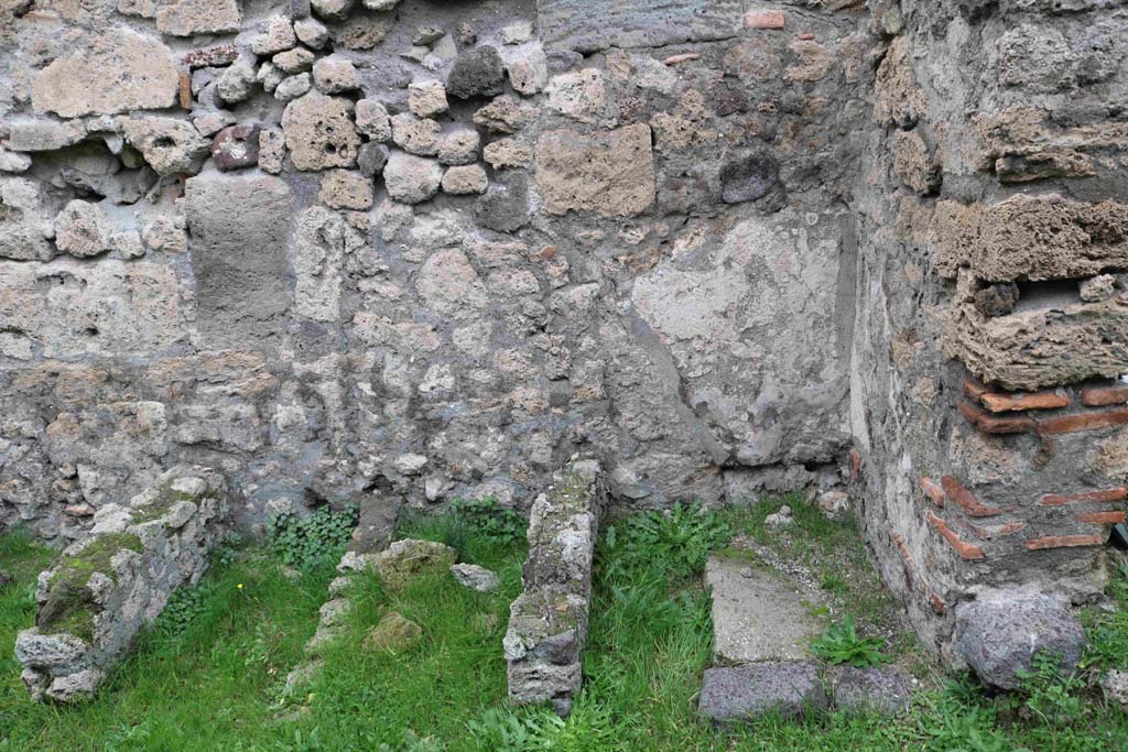 I.4.7 Pompeii. December 2018. North wall of shop-room with fullonica stalls. Photo courtesy of Aude Durand.

