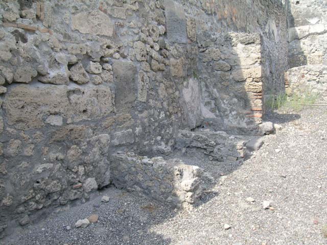I.4.7 Pompeii.  Fullonica of Passaratus and Maenianus.   Door to middle room.