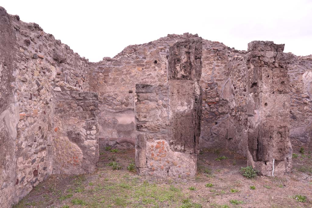 I.4.9 Pompeii. October 2019. Atrium b, north-west corner, with doorway to room c, on left, and room d, centre right.
Foto Tobias Busen, ERC Grant 681269 DCOR.
