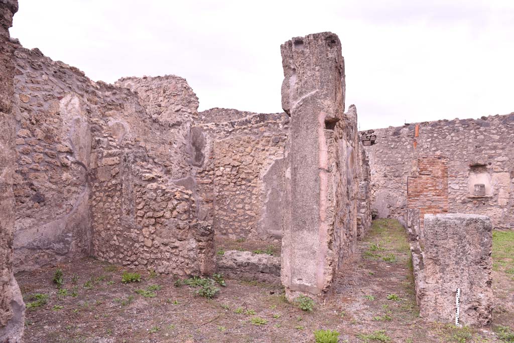 I.4.9 Pompeii. October 2019. Atrium b, north-east corner, ala e, on left, doorway to room f, centre, and corridor i, centre right.
Foto Tobias Busen, ERC Grant 681269 DCOR.
