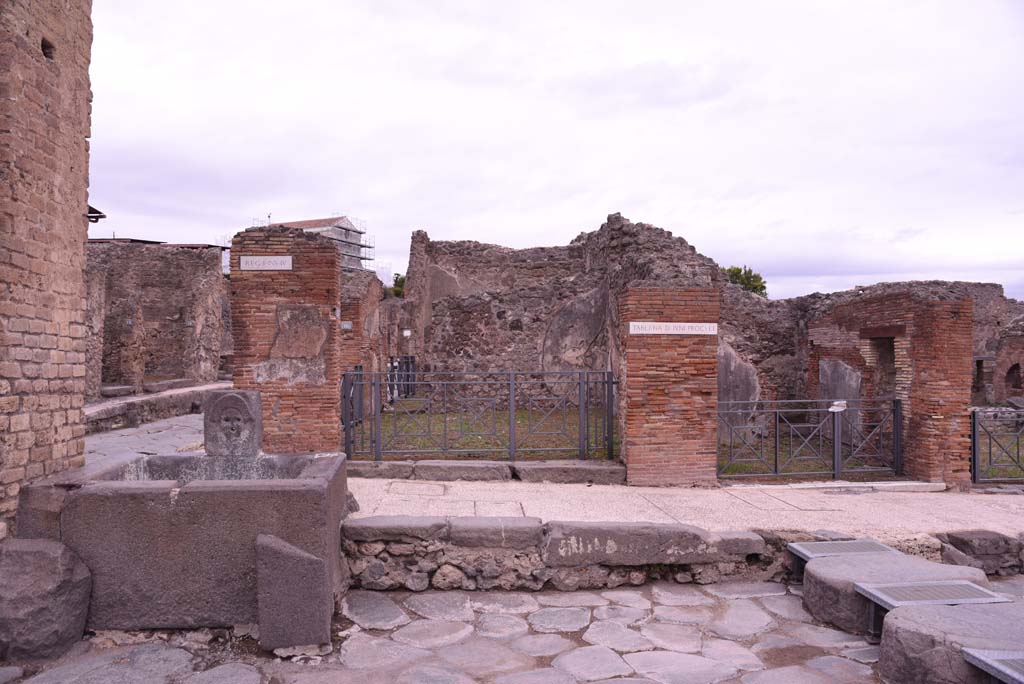 I.4.15 Pompeii. October 2019. Looking east towards entrance doorway at rear of fountain, with I.4.14, on right.
Foto Tobias Busen, ERC Grant 681269 DÉCOR.

